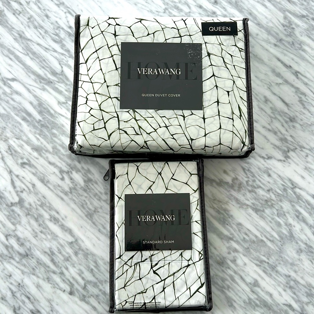 NWT Vera Wang Queen Duvet Cover